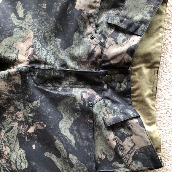 Snowboard Pants - Picture 3 of 8